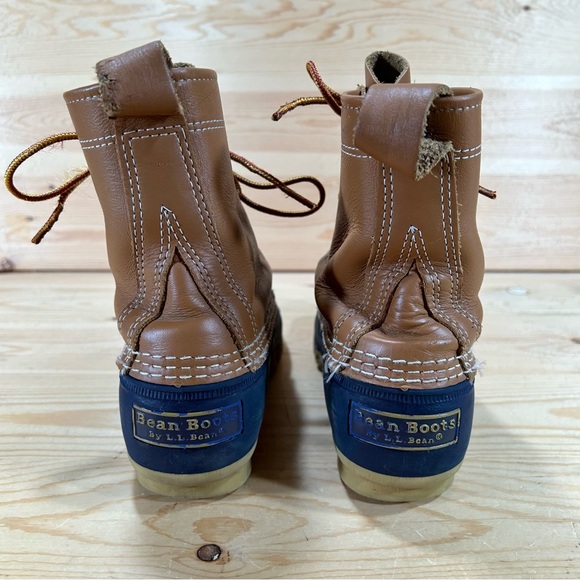 LL Bean 8" Bean Boots Duck Boots Leather
6 eye
USA
Women's 6 M
Navy Tan - Picture 6 of 8